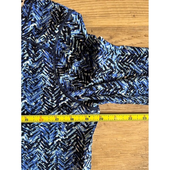 T‎ by Talbots Chevron Print UPF 50 Casual Top Size Medium Long Sleeve Black Blue - Picture 8 of 9